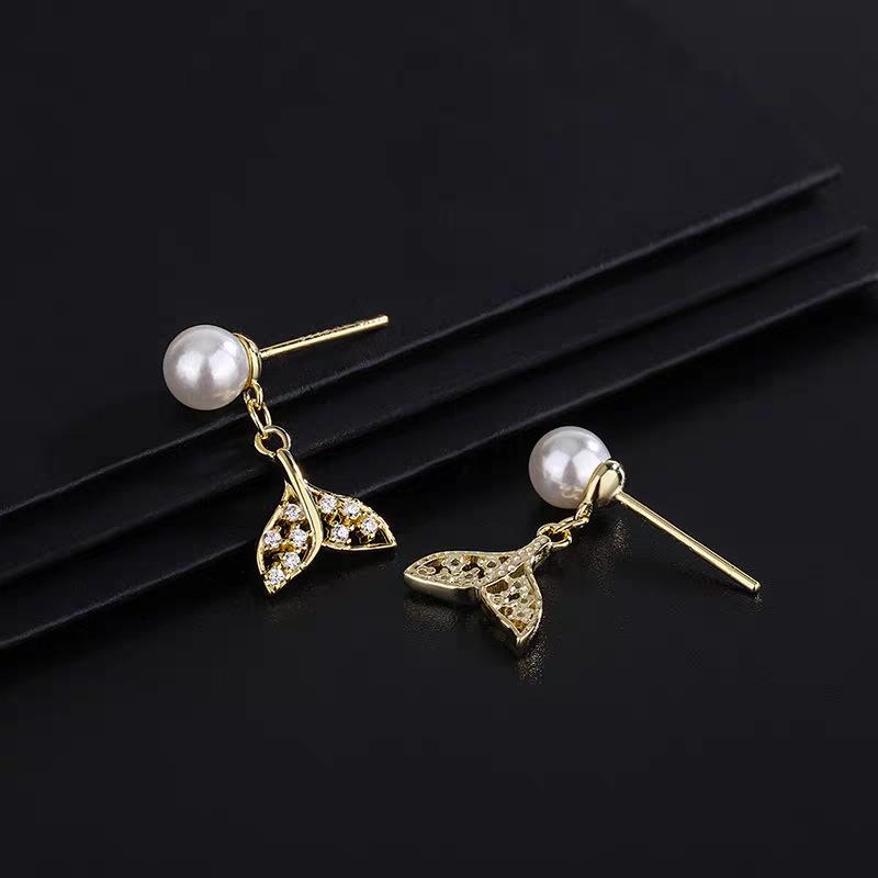 S925 Sterling Silver Pearl Stud Mermaid Tail Earrings for Women - Korean Style, Simple Temperament with Shell Pearl Detailing. 925 Silver золотой