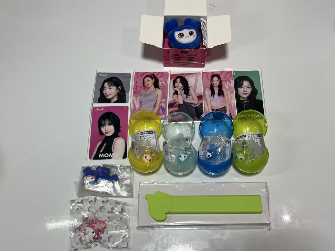 

[Б/У] TWICE LOVELYS Аксессуары с автографами