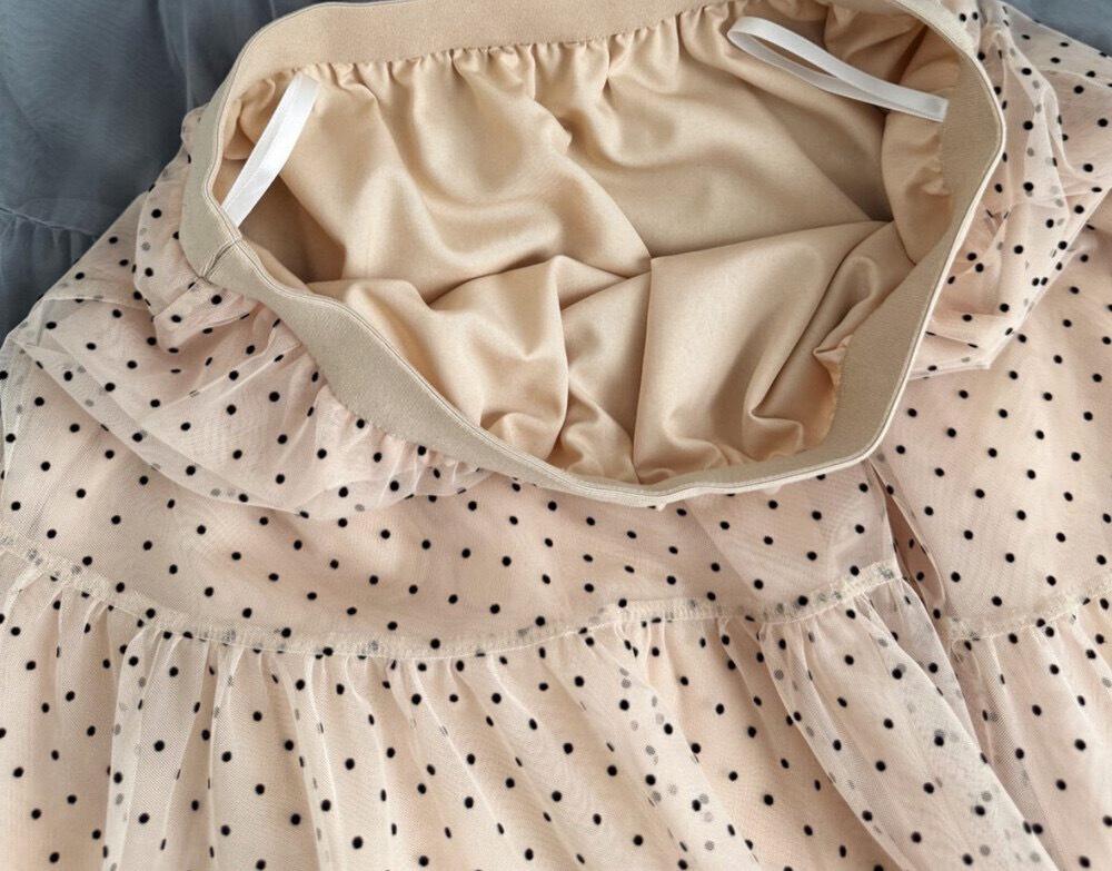 Frühling 2026 Damen Minirock mit Netz-Überlage in mattem Grau mit Polka-Dots – Vielseitig & Elegant