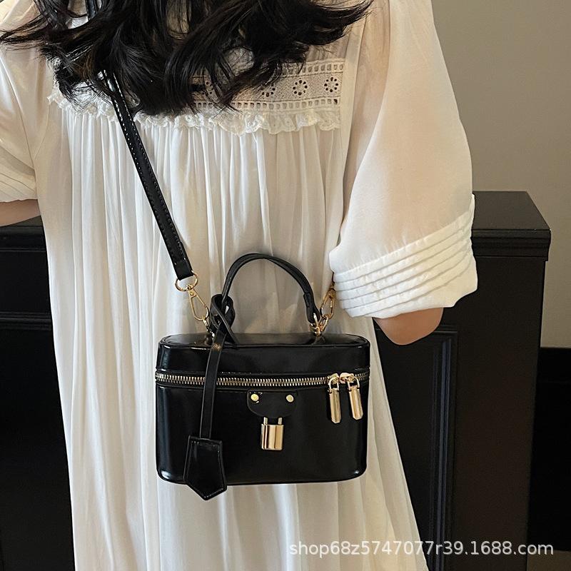 High-value Niche Handbag Women's 2025 New Fashion and Versatile Chain Crossbody Bag Box Small Square Bag Armpit Bag