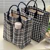 Thick Polyester Tote Bag Large Capacity Minimalist Plaid Pattern with Zipper Closure, Reinforced Handles for Work, Shopping & Daily Essentials