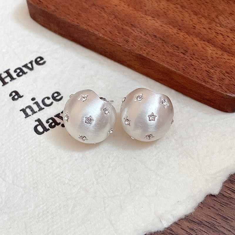 

Silver needle with diamonds, star brushed round stud earrings, simple light luxury temperament earrings, high-end sense, niche unique earrings, women