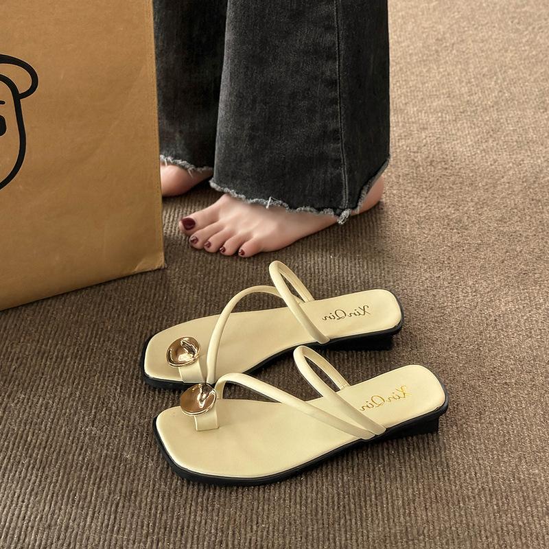

Premium set of toe slippers for women s summer outer wear New year s new flat-bottomed temperament pinch sandals sandals 40 жёлтый