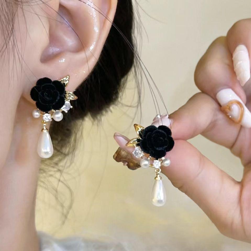 Retro Hong Kong Style Autumn and Winter Burgundy Black Velvet Rose Pearl Earrings Temperament Earrings 1111 New Trend