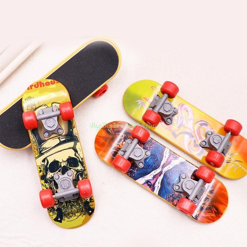 24TE 2pcs Bird Training Set Plastic Mini Skateboard Parrot Intelligence