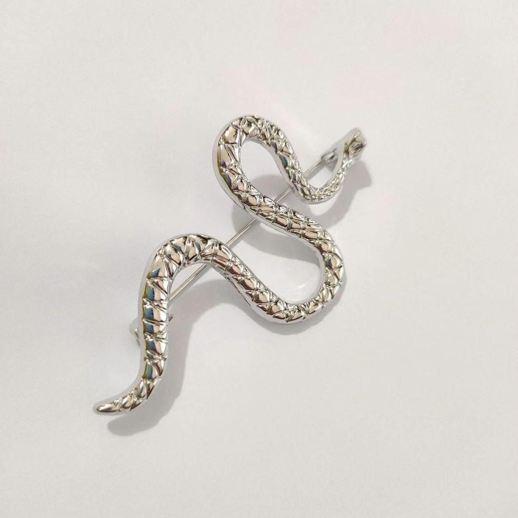 Snake Zodiac Brooch: High-End Jewelry Accessory for Suits, Sweaters, and Coats