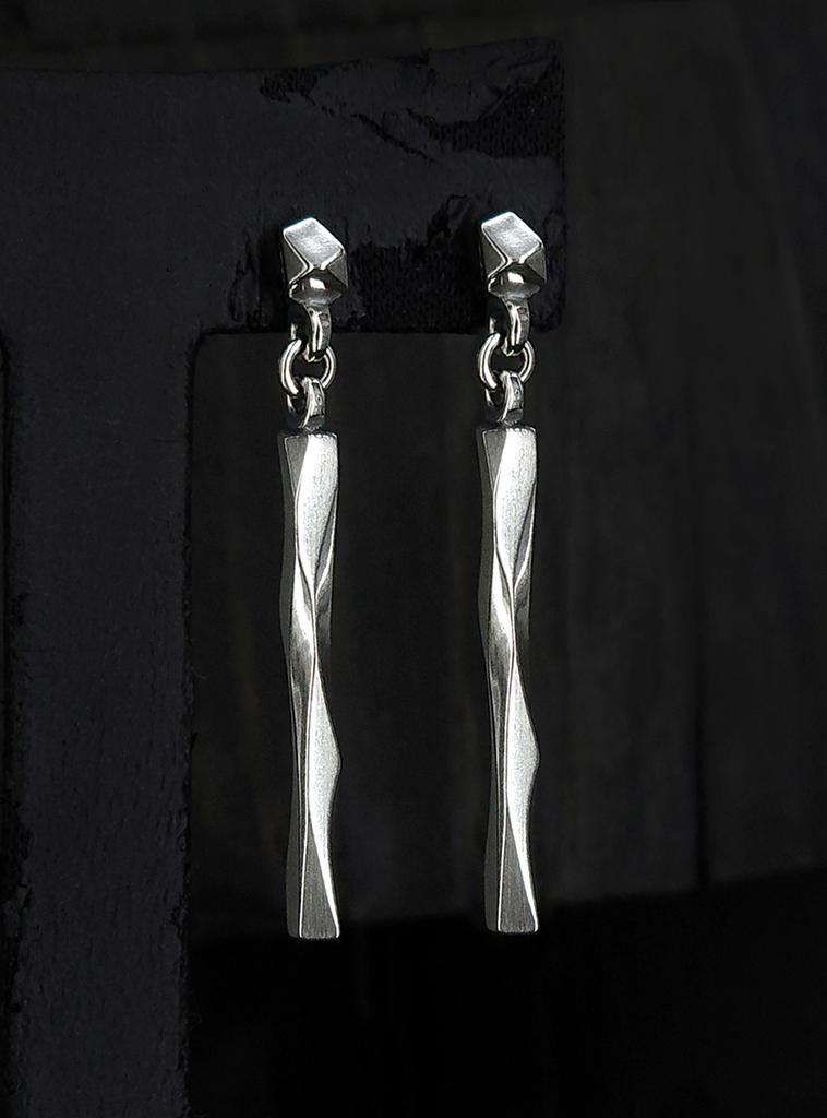 Sterlingworth Icy St-D2 Silver Stick Earrings