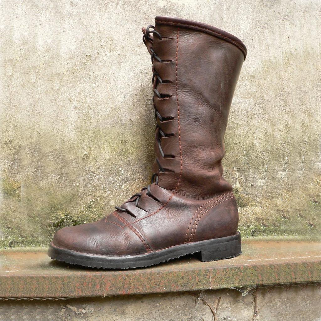 New European and American Retro Medieval Renaissance Large-size Men's Leather Boots