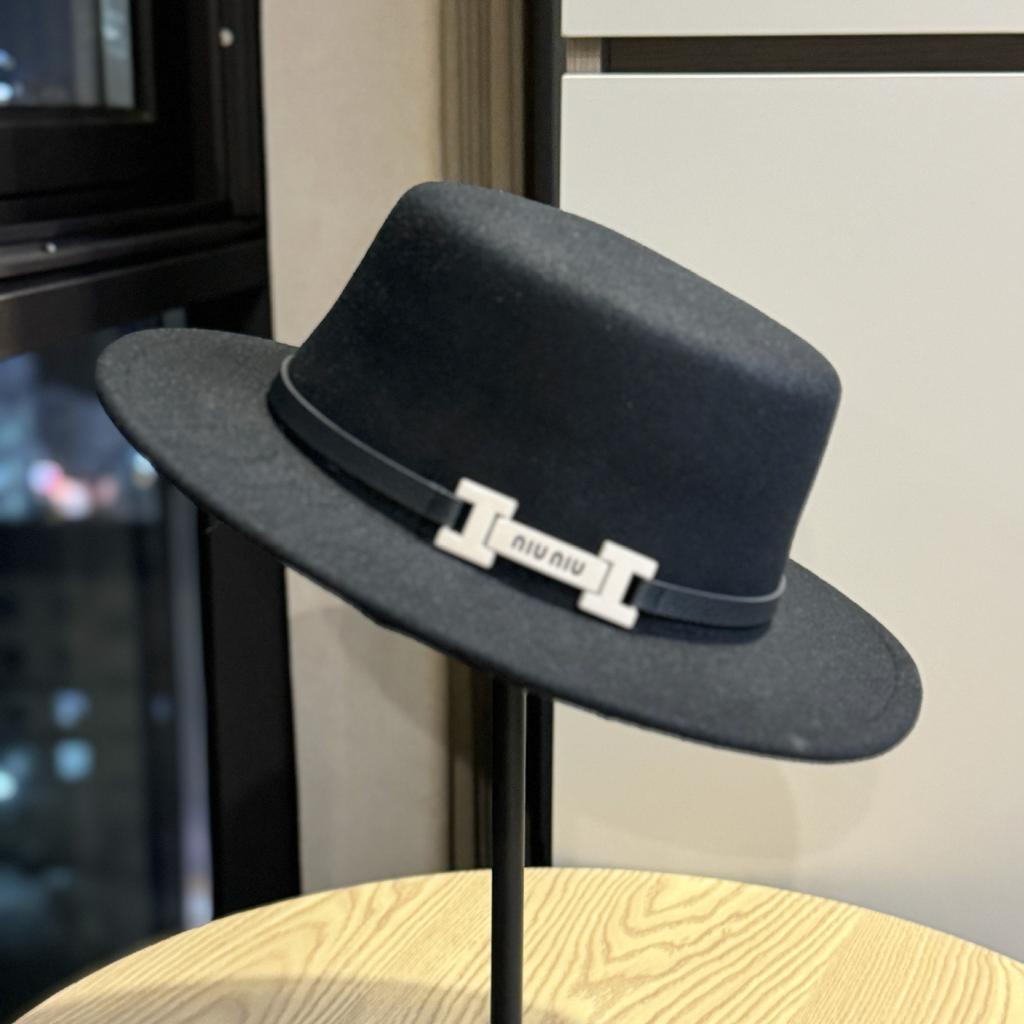 New Style Woolen Flat Top Hat Korean Style Autumn and Winter British Versatile Cowboy Hat Design Felt Hat for Men and Women Traveling