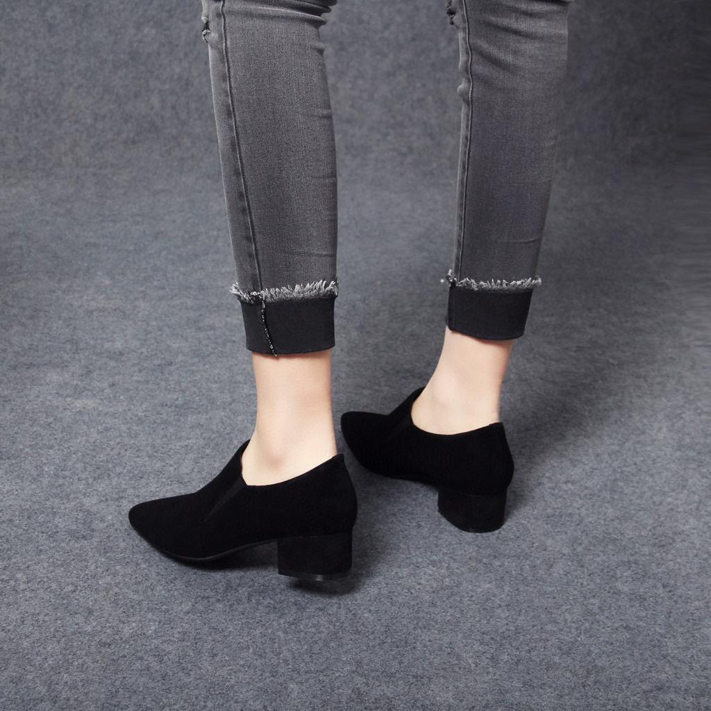 Black single shoes women's spring new first layer sheepskin low top pointed head square heel middle heel work shoes professional women's shoes
