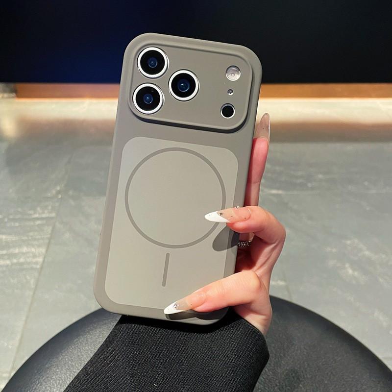 Slim Magnetic Snap-on Case IPhone 17 Pro Max Liquid Silicone Shockproof Cover With Color-Block Design