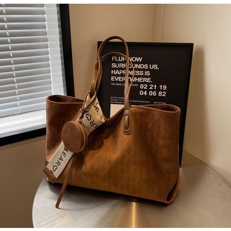 Mattierte Tasche Damen große Kapazität neu Herbst und Winter vielseitige lässige Schultertasche Pendler Tragetasche