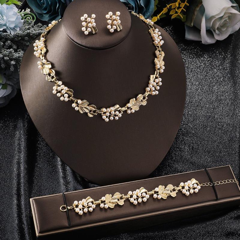 Shiny Jewelry Set - Exclusive High-end Necklaces with Luxurious Style.