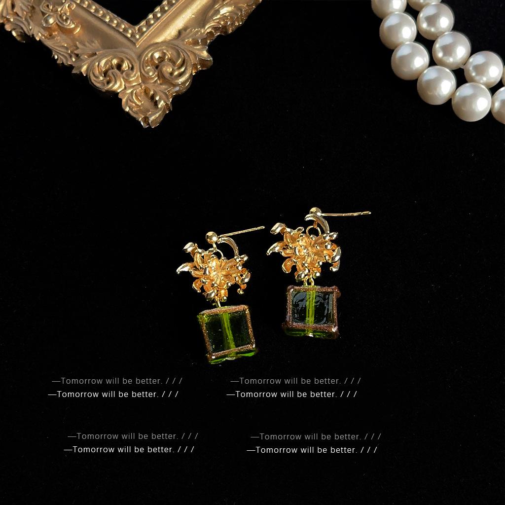 Mid-Century Vintage Stud Earrings: Trendy Literary Style in Light Luxury Fashion