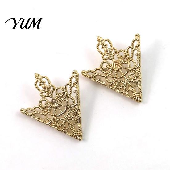 Decorative Brooch Pin 1 Pair Vintage Shirt Collar Clip, Hollow-Out Decoration Alloy Outfit Accessory Triangle for Men Women Suit Clip