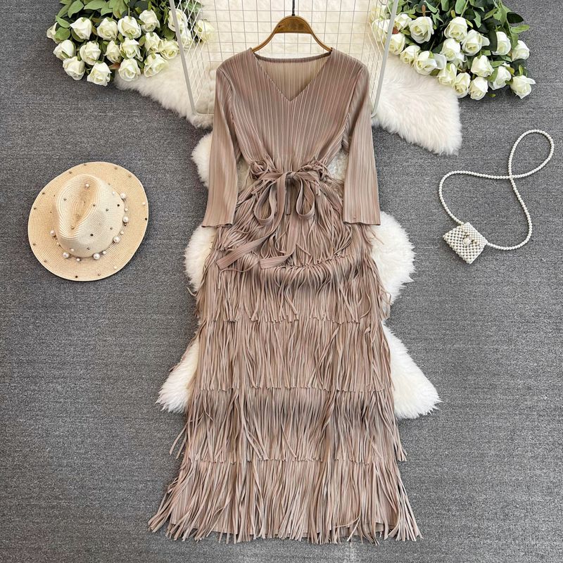 

Affordable Luxury Fashion Socialite Elegant Sanzhai Ruched 3/4 Sleeve V-neck Waist-Controlled Slimming Mid Length Long Length A- line Tassel Dress Shallow khaki All yards