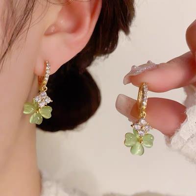 Spring and Summer Ear Clips, Green Four-leaf Flower Without Pierced Ears, Mori Small Fresh Temperament, Ear Buckles,fashionable and Versatile Earrings