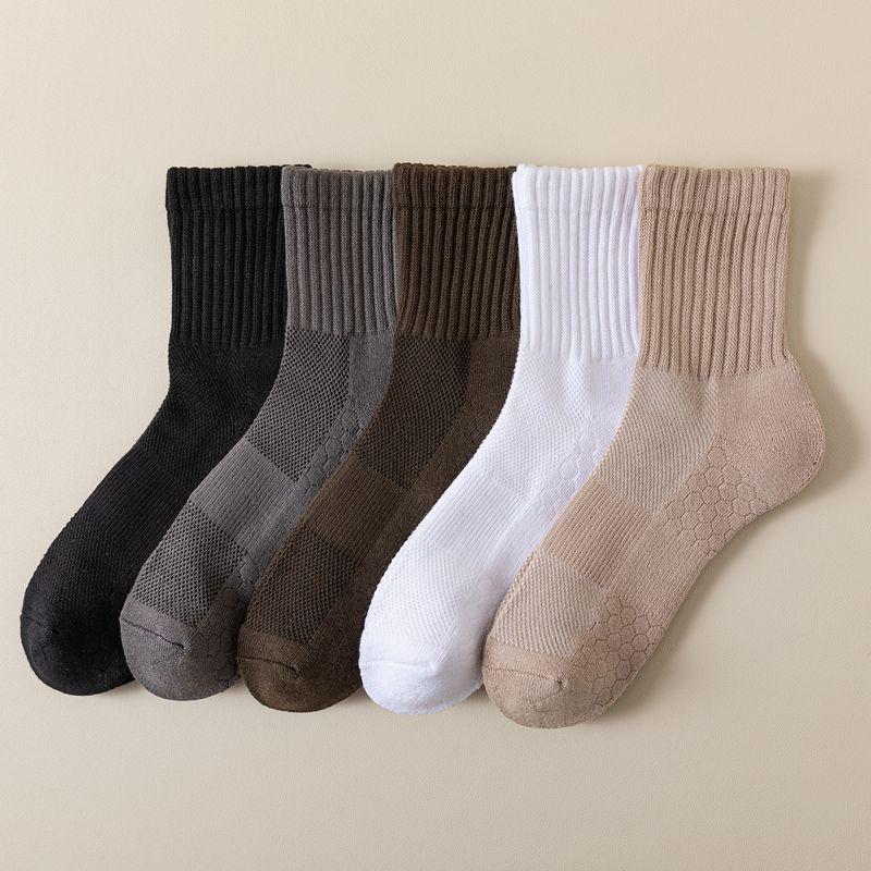 Men s Autumn/Winter Mid-Calf Non-Slip Breathable Basketball Socks One Size