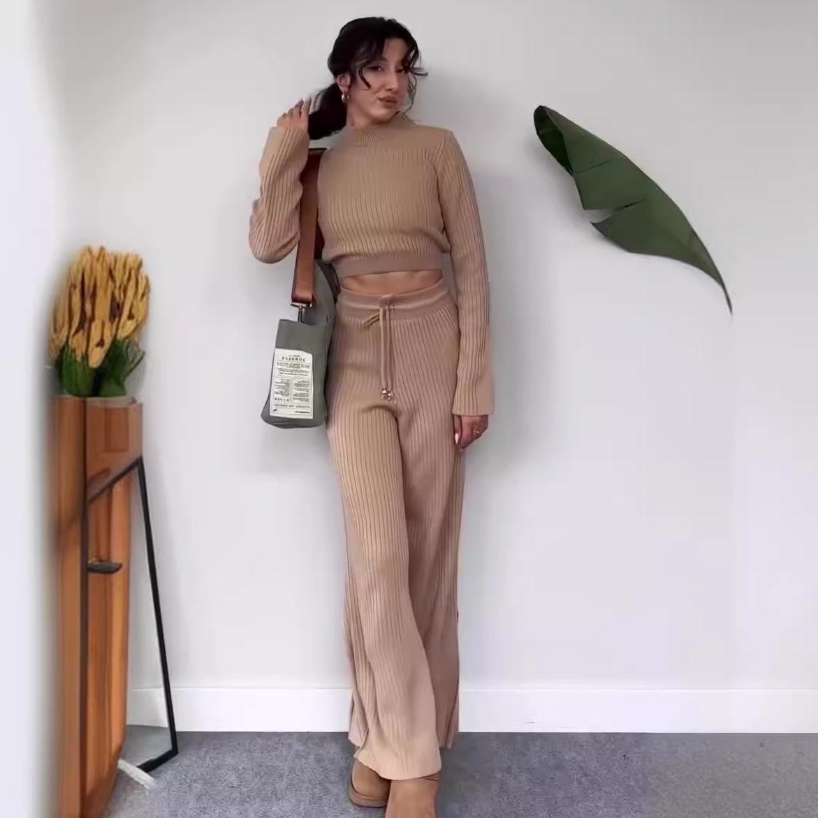 

Комплект на осень 2024 года: вязаный однотонный кроп-топ и брюки с высокой посадкой и широкими штанинами XL верблюд