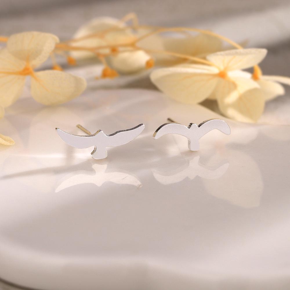 Asymmetrical Seagull Earrings: Unique Unisex Ocean-Inspired Design