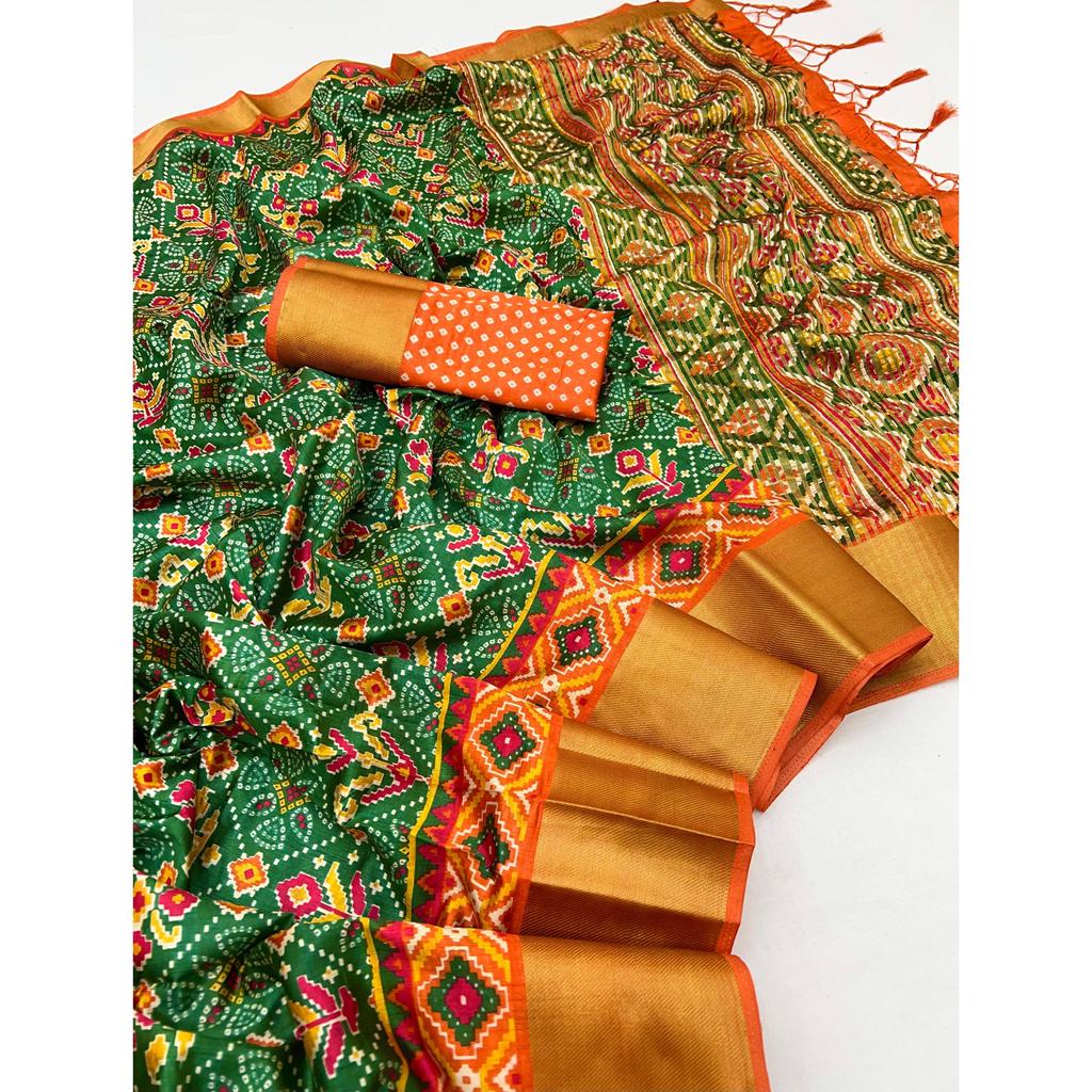 Lagdi Patta aus Tussar-Seide mit Kalkota-Patola-Druck (Handdruck) im vollen Sari mit ausgefallenen Quasten in Pallu mit Laufbluse