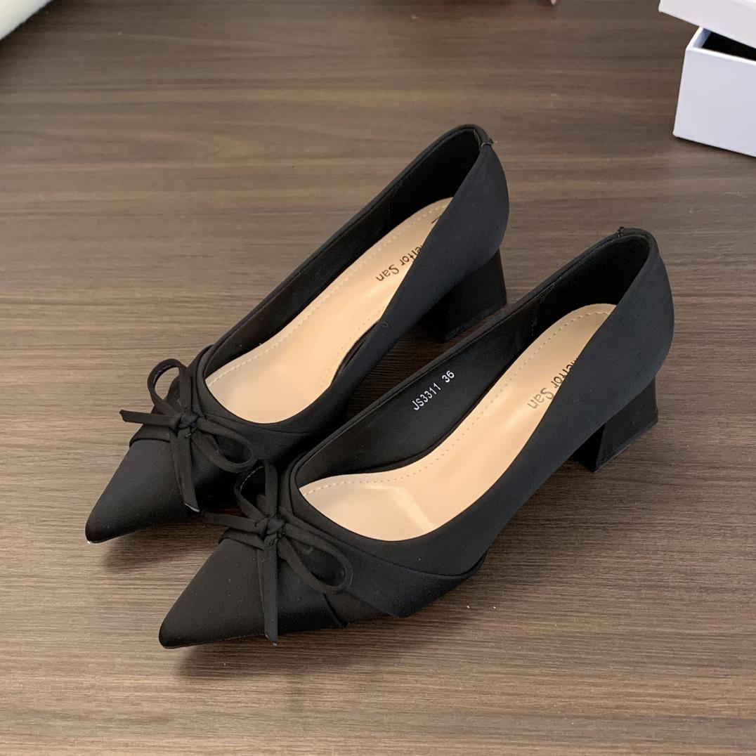 

Темпераментные атласные туфли-лодочки с острым носком женские 2025 новая весна-осень милый бант корейская версия туфли для работы с открытым верхом на высоком каблуке 35