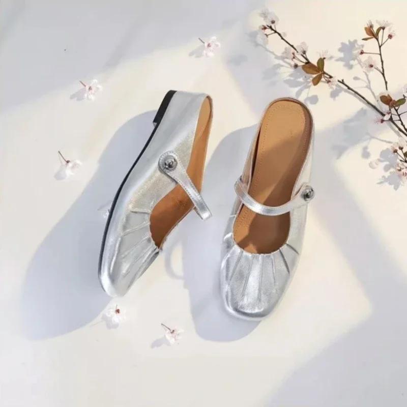 Fashion New Ladies Slip-on Shoes Outdoor Classic Women Causal Flat Shoes Fashion Pleated Simple Women Solid Color Slippers Soft Bottom