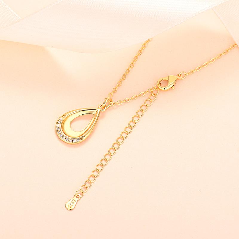 Nouveau collier en forme de goutte d'eau pour femme, style léger et luxueux, simple et haut de gamme