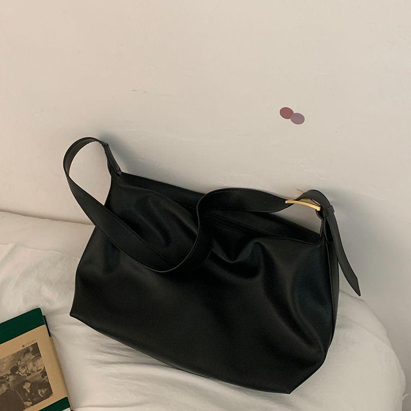 

Carloer Large Capacity Casual One-Shoulder Crossboby Bag Black