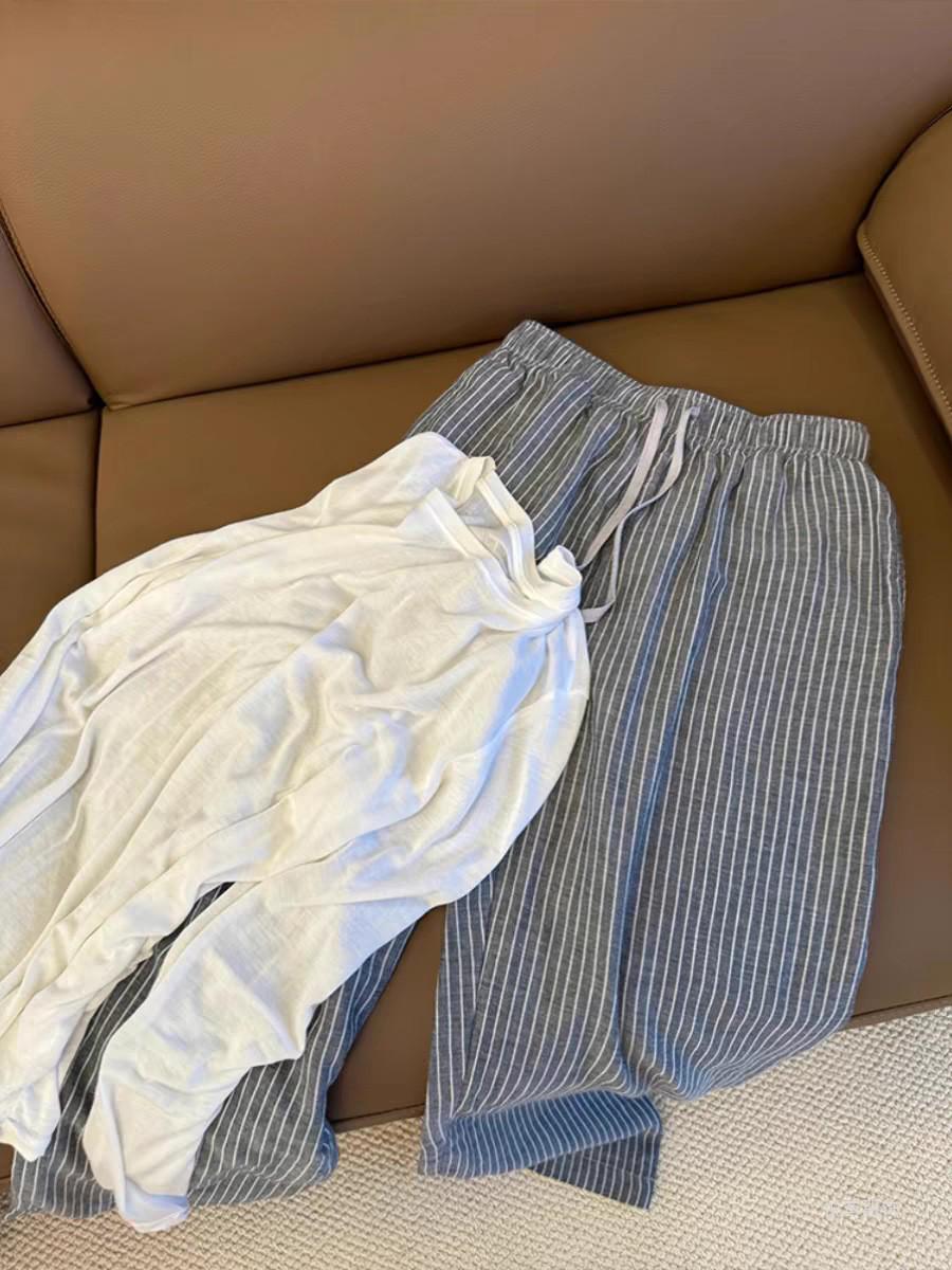 

CHAO-Level Comfort: Grey Striped Cotton-Linen Pants. Flattering for Shorter Legs with a Casual Drawstring Design. L