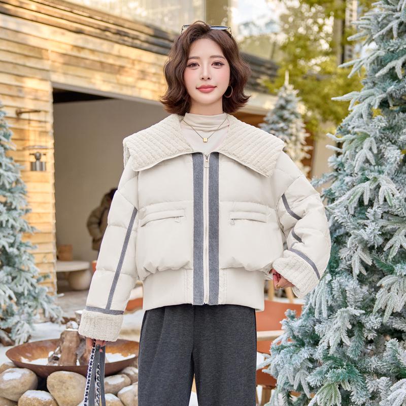 YJ6838 Women's Winter Down Jacket: Versatile Spliced Denim Lapel with Particle Fleece and 90% White Duck Down