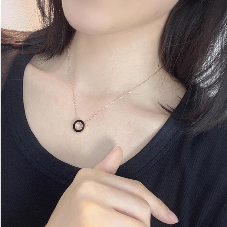 

Korean Style Gold-Plated Titanium Shell Necklace - Versatile Clavicle Chain Jewelry for Girls чёрный