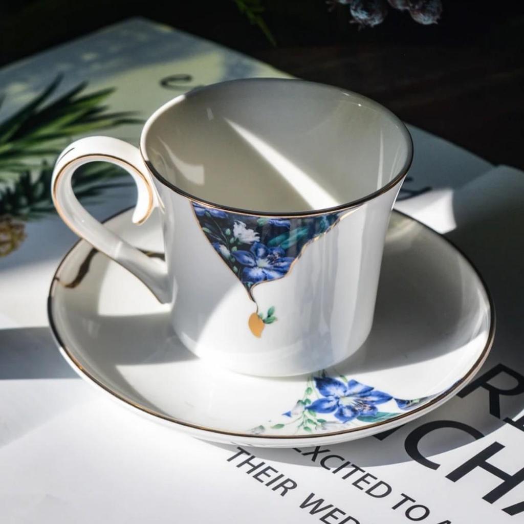 Elegant Bone China Coffee Cup & Saucer Set for Afternoon Tea - Exquisite Ceramic Bowls, Dishes, Plates In a Gift Box for Home Use.