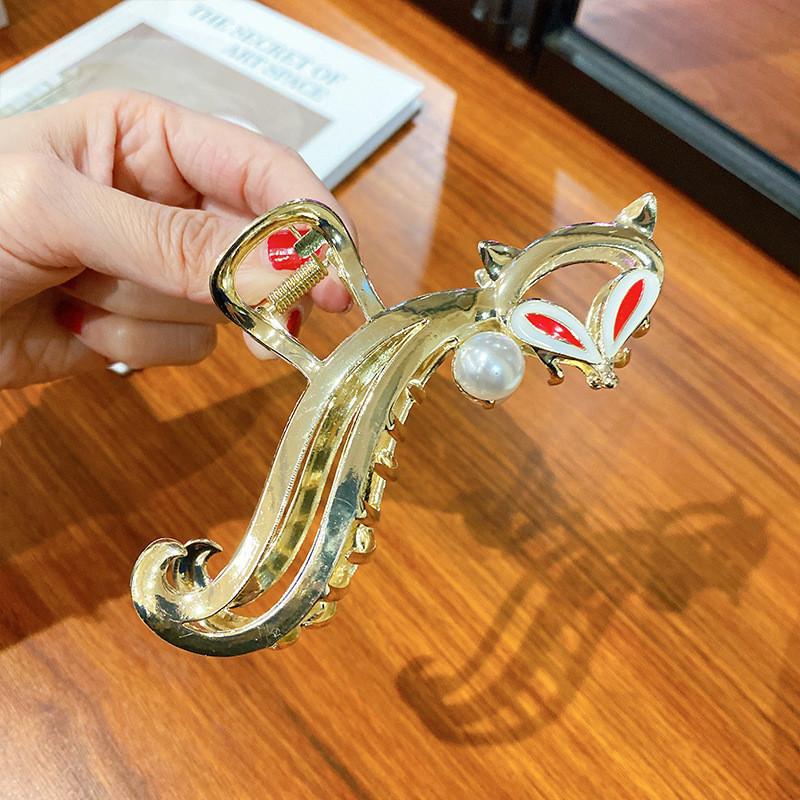 

Elegant Alloy Shark Clip Hair Claw With Charming Fox Design For Women