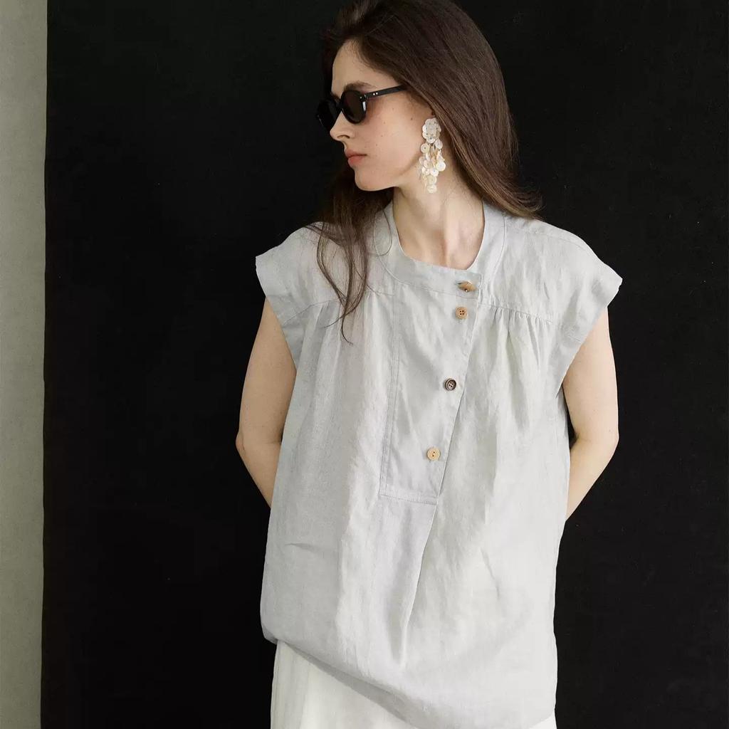 Linen blue short-sleeved shirt summer design small wooden buckle loose top