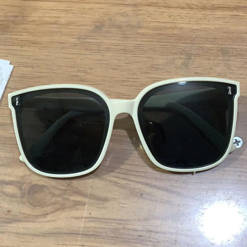 

Корейські жіночі сонцезахисні окуляри Модний тренд Сонцезахисні окуляри у великій квадратній оправі Зірка з однаковим абзацем Сонцезахисні окуляри з рисовими нігтями для чоловіків білий