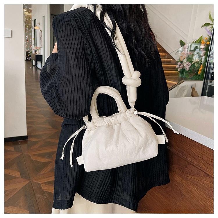 Damen Casual Einzelschultertasche Große Kapazität Nyl Rucksack Damen Daunenbaumwolle Winter Tragetasche Tragbare Make-up Handtasche