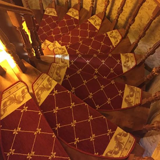 Protiskluzová sada dřevěných schodových rohoží 5 kusů Domácí koberec na schody Pohodlný Bezpečný Stylový Odolný Chránič podlahy