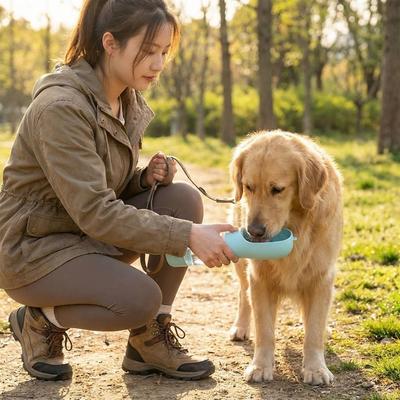 Food Container 3 In 1 Pet Outdoor Companion Cup Portable Leak Proof Dog Food Dispenser Plastic Dog Water Bottle Outdoor Walking