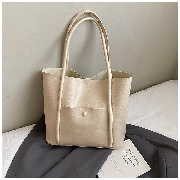 

2025 new large-capacity commuter tote bag women s Sen Meng autumn and winter retro shoulder bag fashion underarm bag
