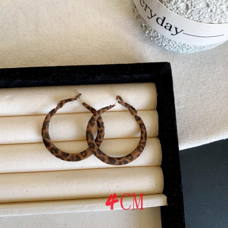 Women's Leopard Print Round Flocked Hoops: Unique Autumn/Winter European Statement Earrings for a Smaller Face Look
