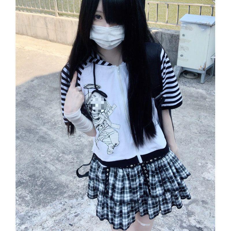 

2023 Японська Куртка з Капюшоном у Смужку для М якої Дівчини - Чорно-Біла, з Коротким Рукавом, Дизайн з Кошачими Вушками Medium