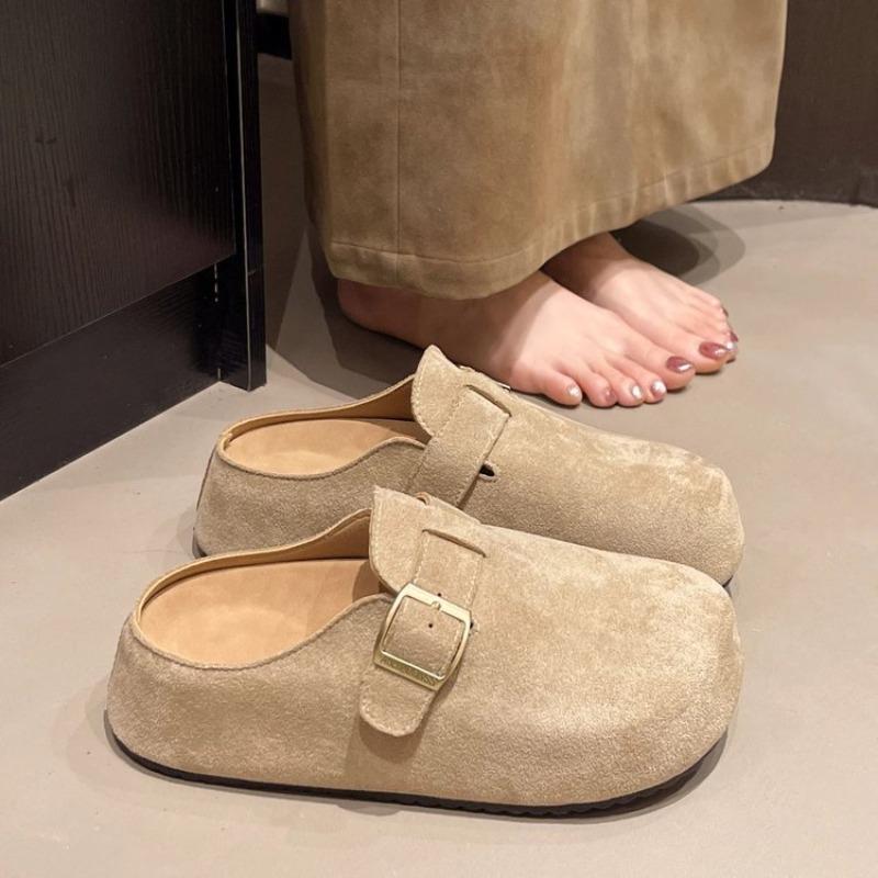 Fall Style: High-heeled Birkenstock Shoes Worn Inside, Paired with A Birkenstock Platform Slippers for The Outer Part.