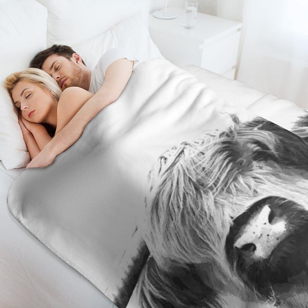 Black and White Highland Cow Throw Blanket Soft Comfort Blanket for Reading Watching TV