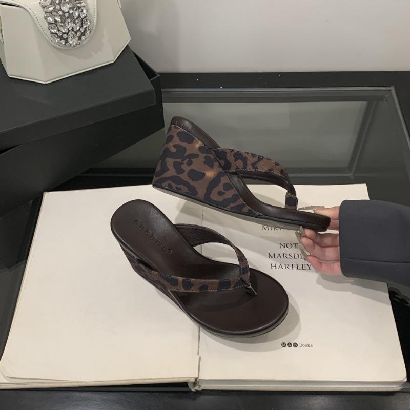 

Beach shoes women s cool slippers summer transparent platform women s sandals fashion heightening holiday slope heel flip-flops 39