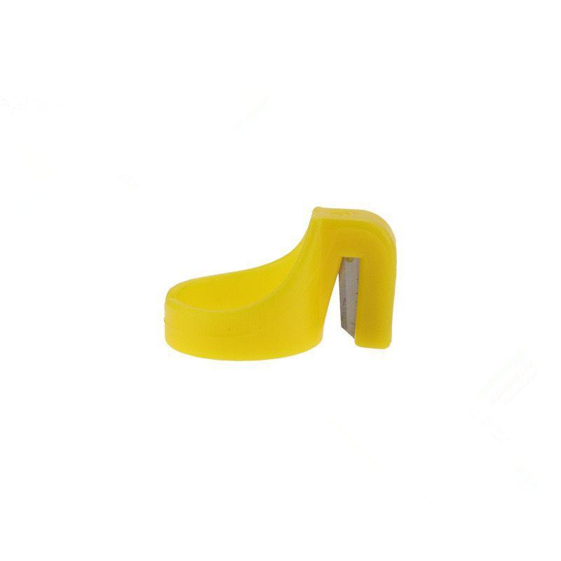 

Plastic Thimble Sewing Ring Thread Cutter Finger Blade Needle Craft Cutting Tool For Diy Household Sewing Machine Accessories жовтий