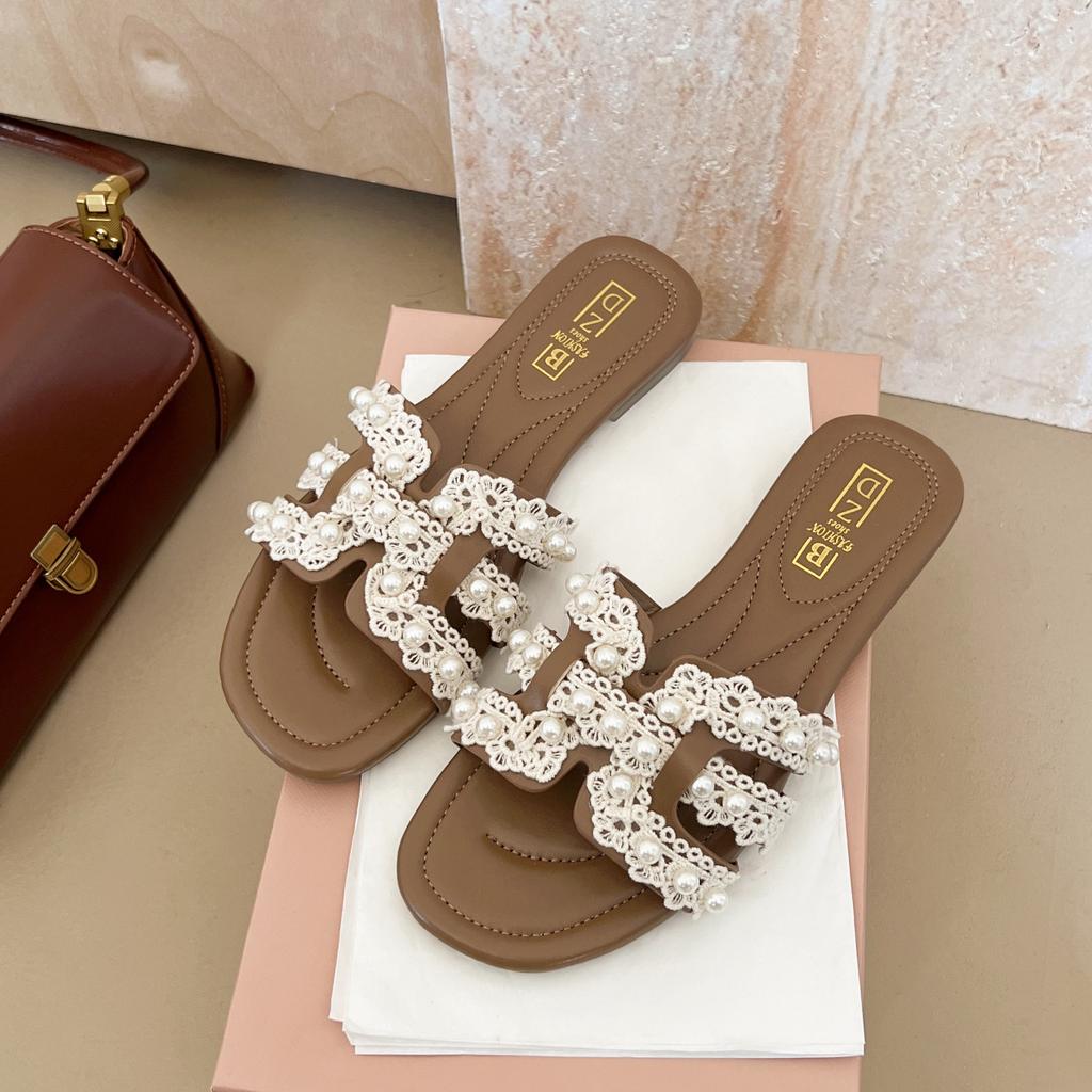 French Pearl One-word Slippers Women's Summer Wear 2025 New Super Fire Flat Bottom Small Fragrance with Skirt Beach Sandals