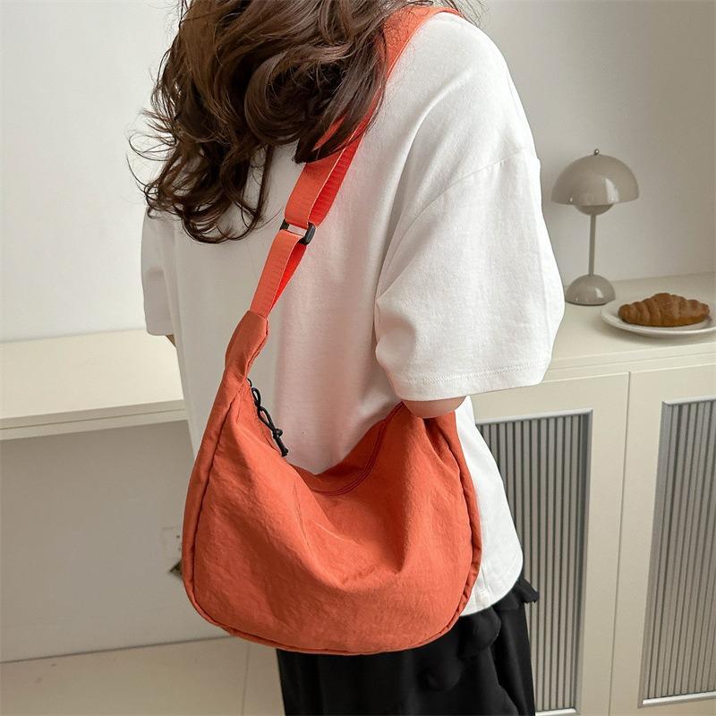New simple and large-capacity underarm tote bag women's bag simple and fashionable shoulder bag simple casual messenger bag