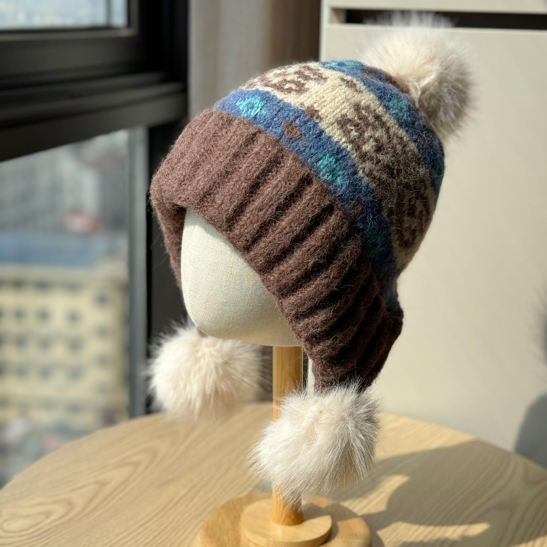 

Новая стильная шерстяная шапка для женщин на зиму, бархатная теплая шапка с защитой ушей для путешествий на открытом воздухе, утолщенная ветрозащитная вязаная шапка с шерстяным помпоном, шапка-пуловер one size