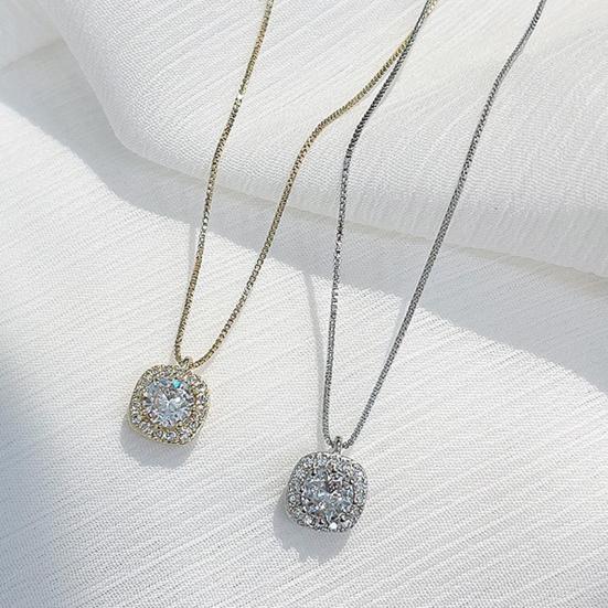 Collier Femme Pendentif Carré Strass Tempérament Simplicité Luxe Léger Niche Robe Haut de Gamme Pendentif Diamant Simulé Collier Accessoire de Bijouterie